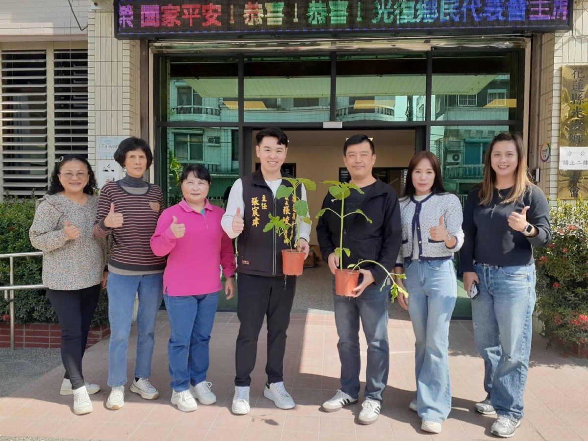 張峻攜手邦查農場為光復鄉923洪災受災戶送上向日葵&nbsp; 以希望陪伴重建之路