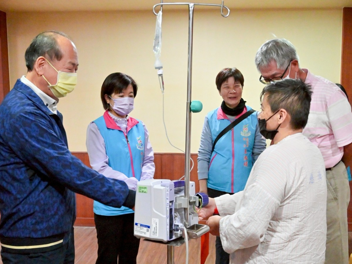 游淑貞偕企業善心探視急難個案&nbsp; 仁愛急難救助金送暖解燃眉之急