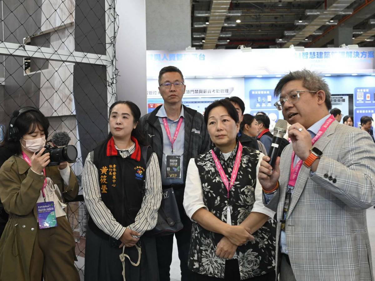 徐榛蔚率團參訪智慧城市展 以韌性城市為核心加速智慧治理與淨零轉型布局