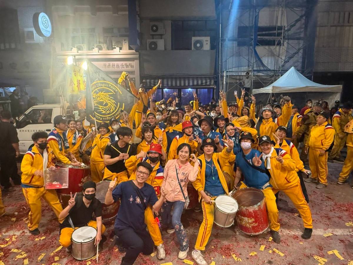 陳瑩元宵設香案初體驗會後不忘復原場地到深夜  地方盛讚模範生