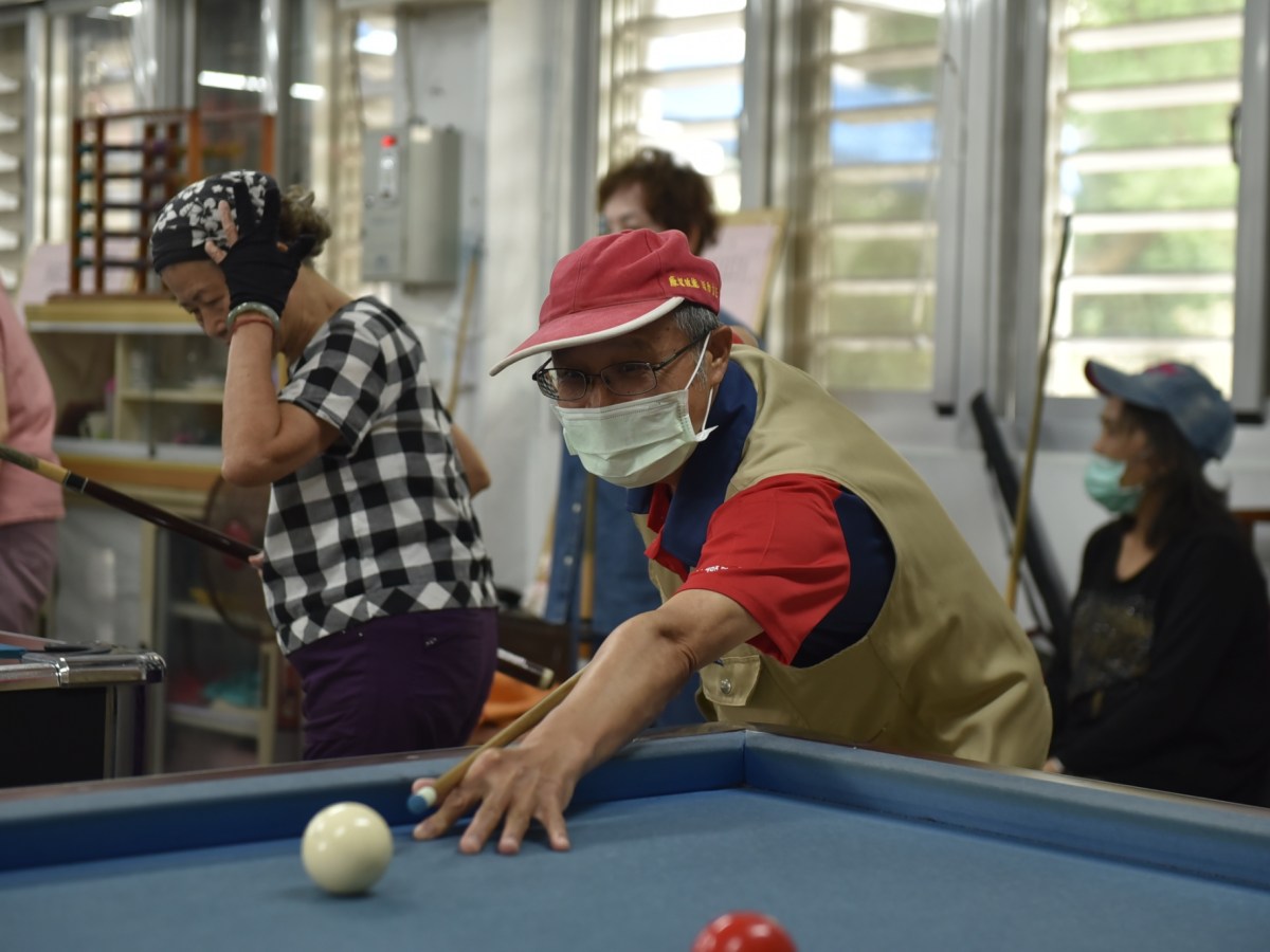 市長盃春季撞球錦標賽登場 魏嘉彥勉勵長者保持運動
